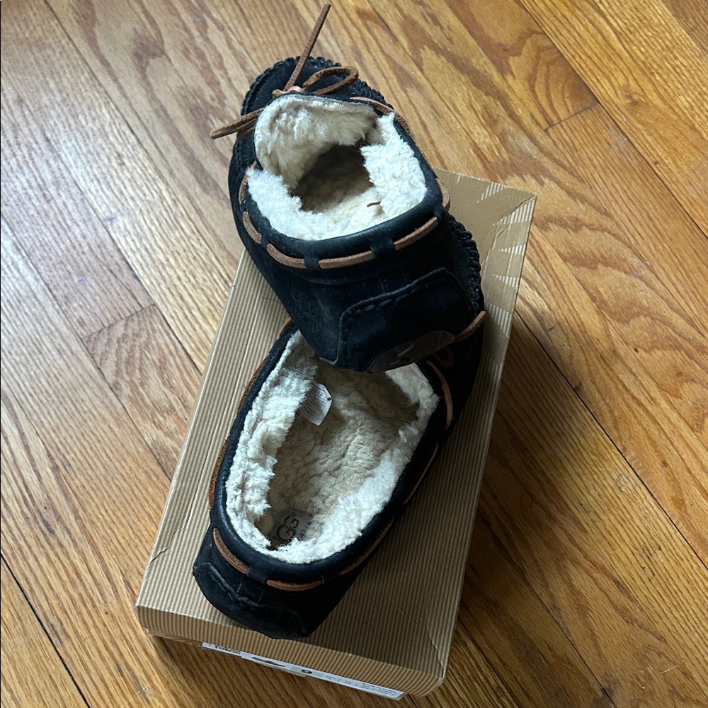 UGG Dakota💕Black Moccasin Slippers 💕Sz 9 with Tan Laces - Picture 9 of 10